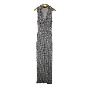 TART SLEEVELESS SLIP DRESS – V-NECKLINE W/ COLLAR – SIZE SMALL – WHITE/BLACK